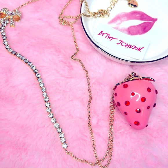 Large Betsey Johnson, strawberry pendant necklace with rhinestone gold chain🍓✨ - Picture 2 of 7